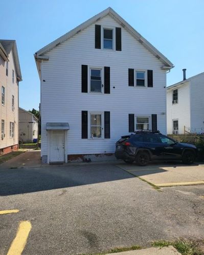 77 Clarence St, Providence RI 02909-3504 exterior