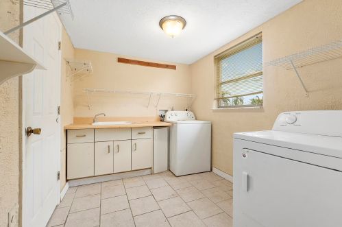 748 Oak St, Fort Pierce FL 34952-1341 exterior