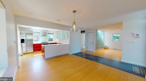 213 Raymond Ave, Alexandria VA  22301-1035 exterior