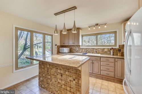 1904 Dundee Rd, Rockville MD 20850-3135 exterior