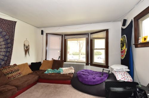 2483 Oakland Ave, Milwaukee, WI 53211-4335