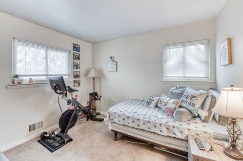 8 Linda Ln, Babylon NY exterior