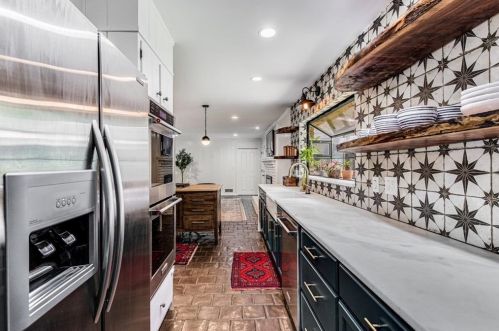 7105 Brandon Mill Rd, Atlanta GA  30328-1922 exterior