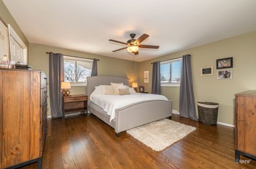 828 Stratford Ave, Elmhurst IL 60126-4651 exterior