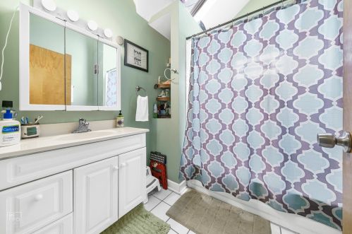 3414 Damen Ave, Chicago IL 60608-6835 exterior