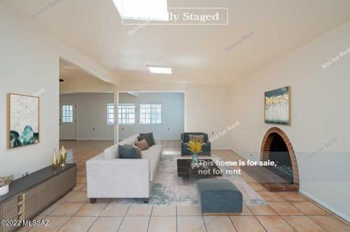 8323 Balfour Dr, Tucson, AZ 85710-2526