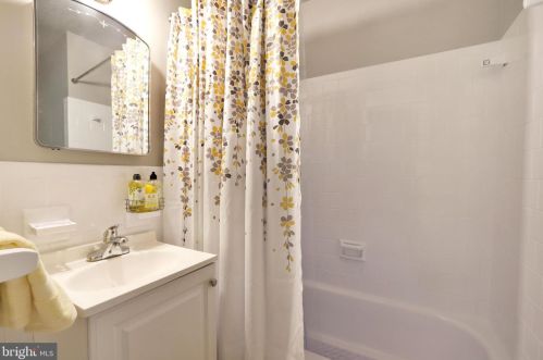 2805 Henderson Ave, Silver Spring MD 20902-2113 exterior