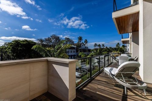 505 5 Ave, Naples FL 34117-4111 exterior