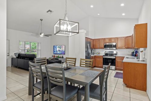 1808 Fears Ave, Fort Pierce FL  34953-4526 exterior