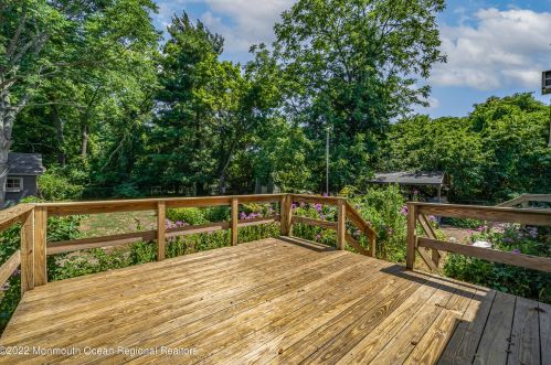 6 Jones Rd, Lacey NJ 08731-3611 exterior