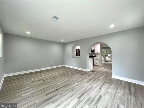 5910 Brookview Dr, Alexandria VA 22310-1819 exterior