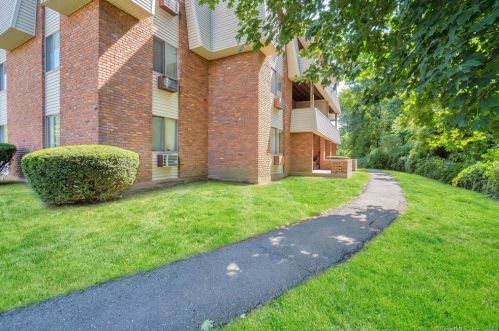 565 Talcottville Rd, Vernon CT 06066-2352 exterior