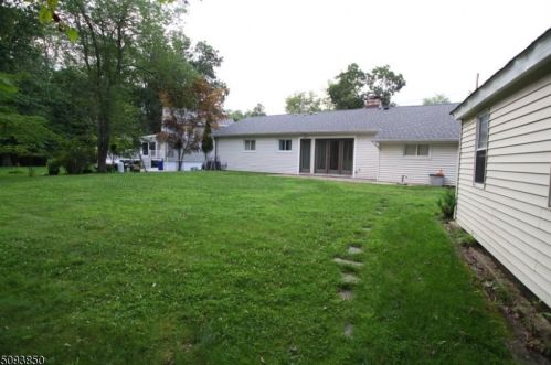 21 Alcott Dr, Livingston NJ  07039-1223 exterior