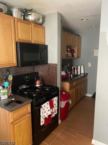 30 8 St, Paterson NJ 07506-3832 exterior