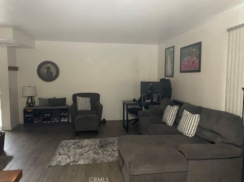 9529 Olive St, Bellflower CA 90706-4518 exterior