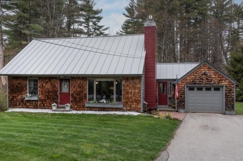 212 Hopkinton Rd, Concord, NH 03301-7911