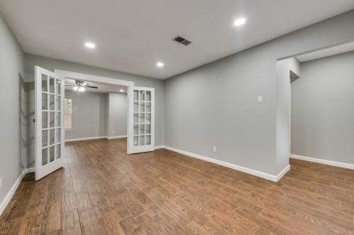 2209 10th St, Irving TX  75060-3648 exterior