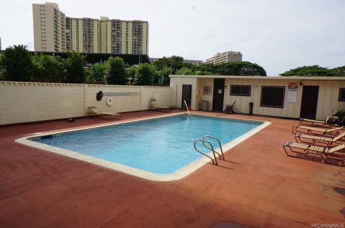 5122 Likini St, Honolulu HI  96818-2950 exterior