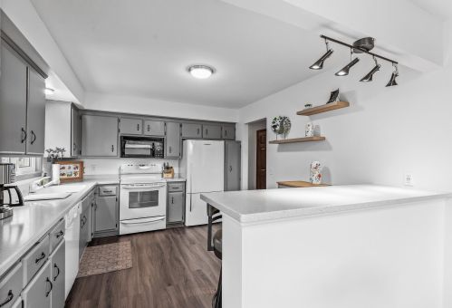 1402 18 Ave, Saint Paul MN 55112-5514 exterior