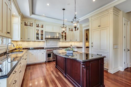 642 Euclid Ave, Elmhurst IL 60126-4338 exterior