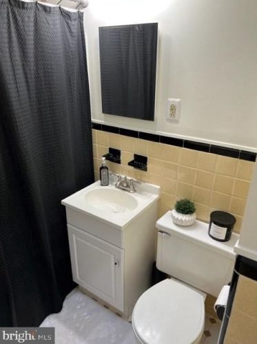 7158 Erdrick St, Philadelphia PA 19135-2602 exterior