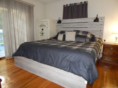 75 Bush Hl Rd, Exeter CT 06249-1210 exterior