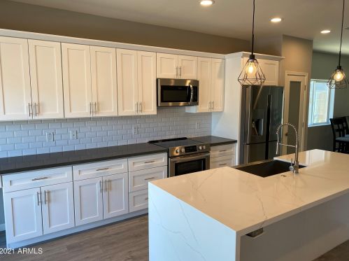 8013 6th Dr, Phoenix, AZ 85041-8045