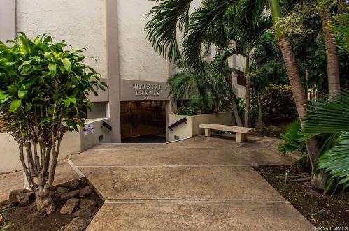 2452 Tusitala St, Honolulu HI  96815-3154 exterior