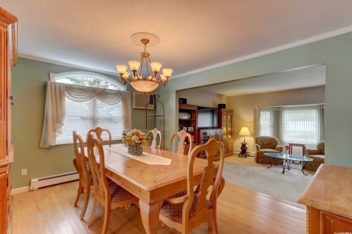 1281 America Ave, Babylon NY 11704-4037 exterior