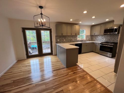 3131 Glendale Ave, Pittsburgh PA  15227-2828 exterior