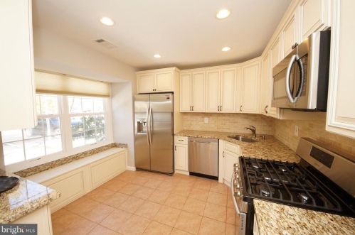 25 Jasmine Ct, Trenton NJ 08648-4808 exterior