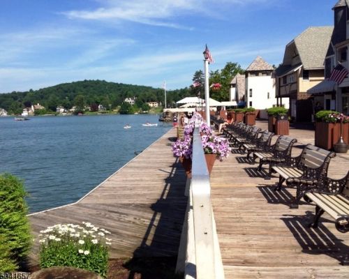 365 Shr Trl, Sparta NJ 07871-1714 exterior