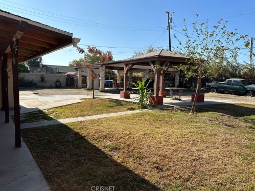 37 Garden Dr, Bakersfield CA 93307-5255 exterior