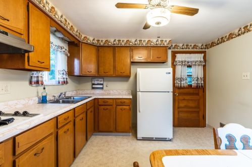 537 Middle St, Pittsburgh PA 15227-3844 exterior