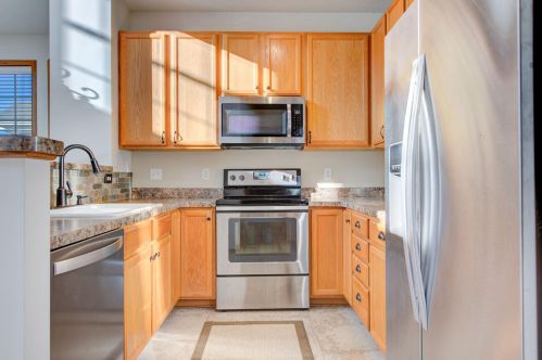 2169 Shamrock Pl, Chaska MN 55318-5404 exterior