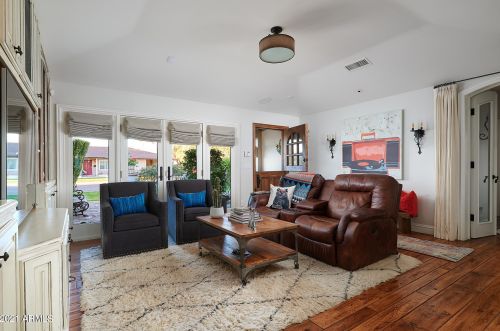 4507 Cheery Lynn Rd, Phoenix AZ 85018-6448 exterior