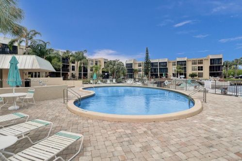 15 Royal Palm Way, Boca Raton FL 33432-8759 exterior