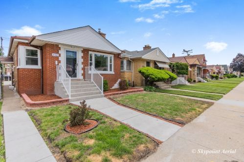 8523 Damen Ave, Chicago IL 60612-3728 exterior