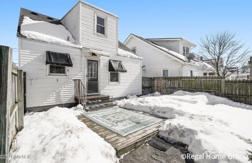 1533 Tamarack Ave, Grand Rapids MI 49504-3040 exterior