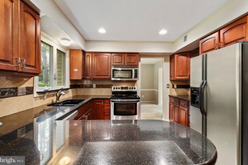 17032 Flatwood Dr, Rockville MD 20855-2539 exterior