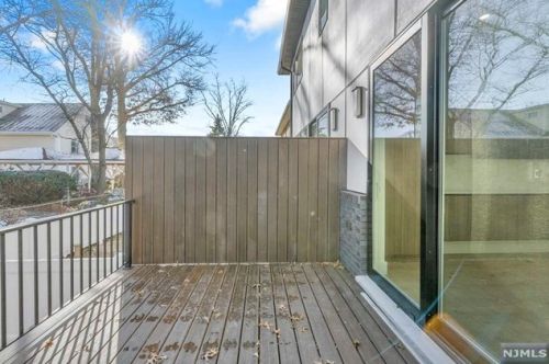 152 Morningside Ln, Palisades Park NJ 07650-1918 exterior