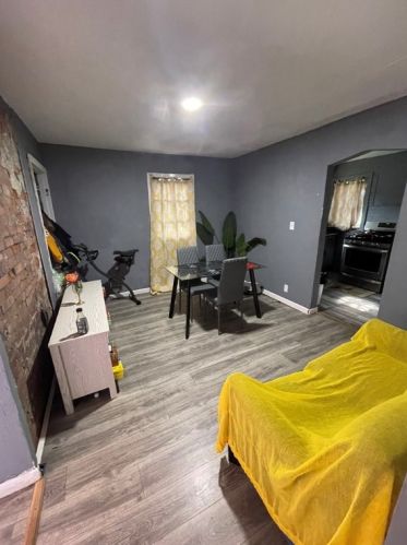 160 Howard St, Pittsburgh PA 15235-2832 exterior