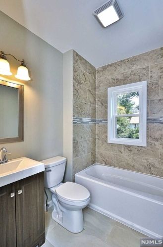 34 Enfield Ave, Montclair NJ 07042-3118 exterior