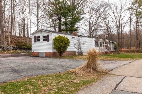 20 Bay Rd, Newmarket NH 03857-1728 exterior