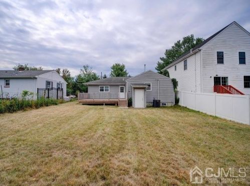 64 Glendale Ave, Edison NJ 08817-5266 exterior