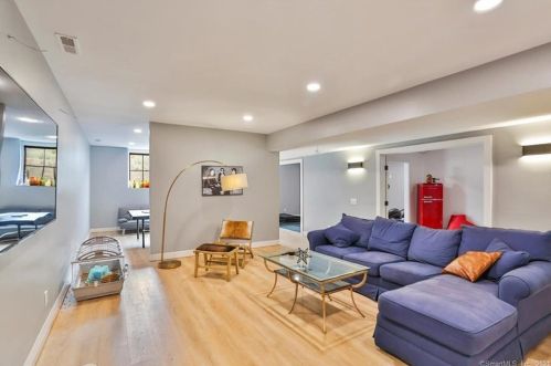 232 Bayberry Ln, Westport CT 06880-4033 exterior