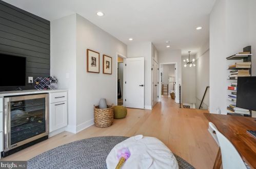 1733 Independence Ave, Washington DC  20003-1637 exterior