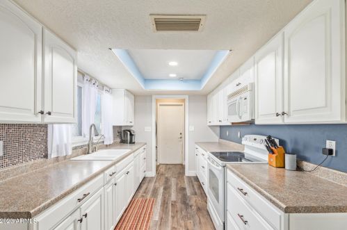 16418 30th Dr, Phoenix AZ  85045-2271 exterior