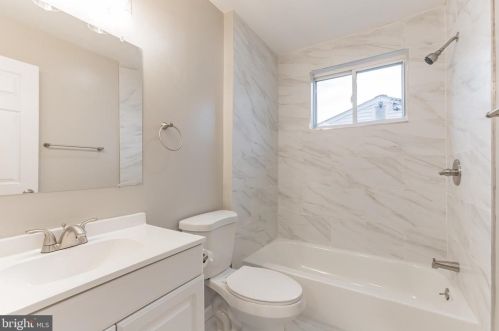 4613 Creek Shore Dr, Rockville MD 20852-2410 exterior