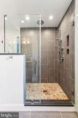 131 Bainbridge St, Philadelphia PA 19147-1810 exterior